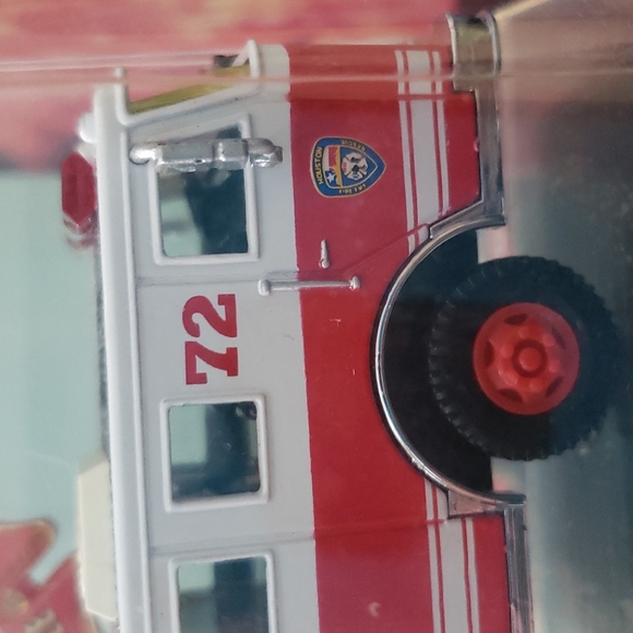 Seagrave Code 3 Fire Engine - Picture 3 of 4
